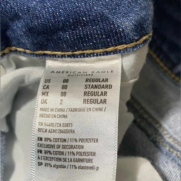 American Eagle Ripped Jeans. Size 00R - Picture 3 of 5
